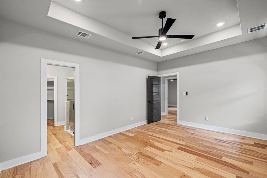 Spacious, unfurnished interior of a new home in , Granbury (Image 28). Spacious, unfurnished interior of a new home in , Granbury (Image 28).