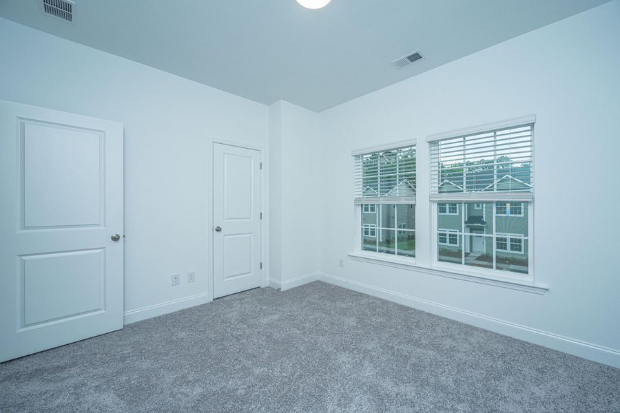 Spacious, unfurnished interior of a new home in , Wando (Image 25).