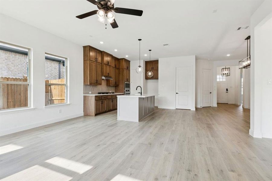 Spacious, unfurnished interior of a new home in Country Lakes, Denton (Image 12).