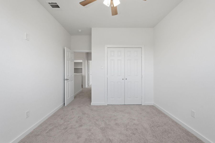 Spacious, unfurnished interior of a new home in , Conroe (Image 28).