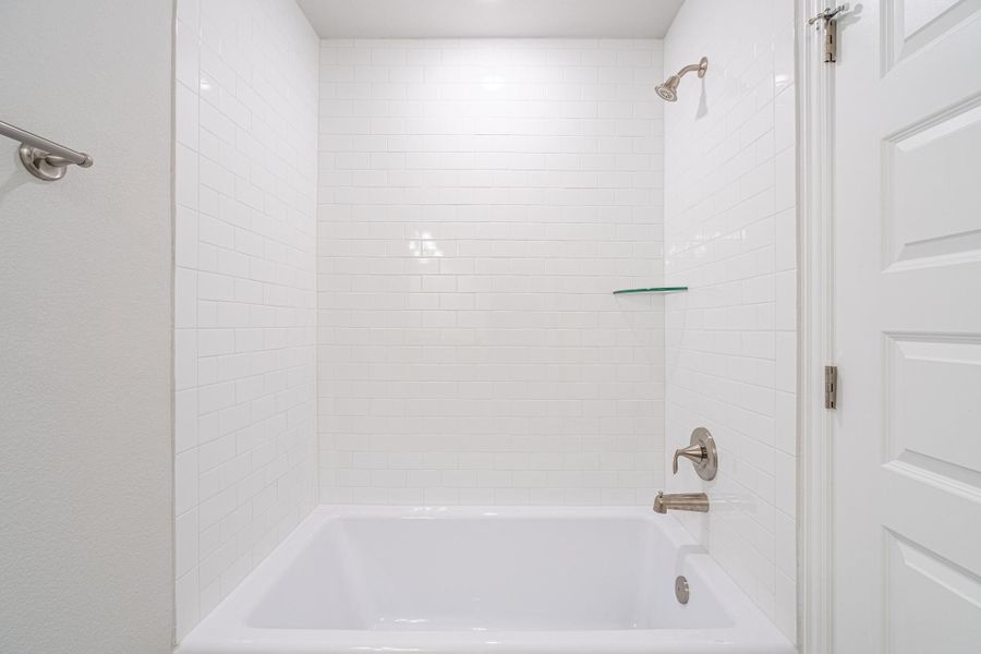 Furnished interior view inside a new home in Stonebrooke, Conroe (Image 5).