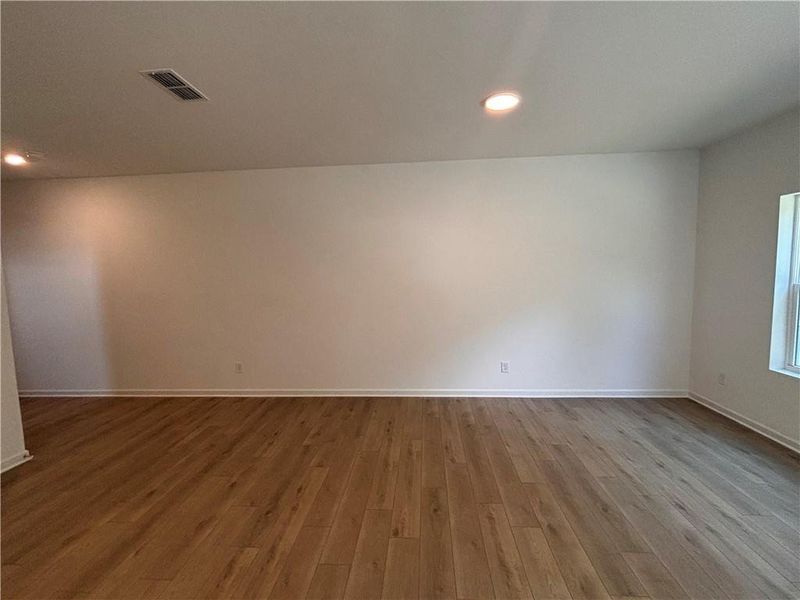 Spacious, unfurnished interior of a new home in Leydenview, Mableton (Image 38).
