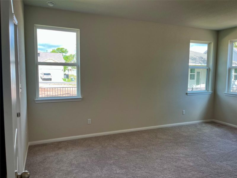 Spacious, unfurnished interior of a new home in Anthem Cottages, Kyle (Image 13).