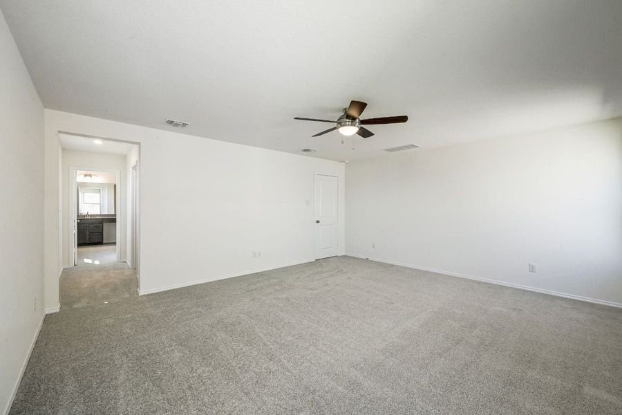 Spacious, unfurnished interior of a new home in Salerno - Classic Collection, Round Rock (Image 8).