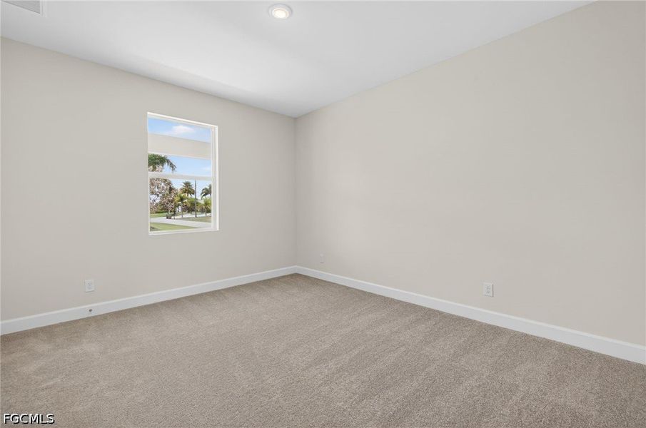Spacious, unfurnished interior of a new home in Cape Coral, Cape Coral (Image 25).