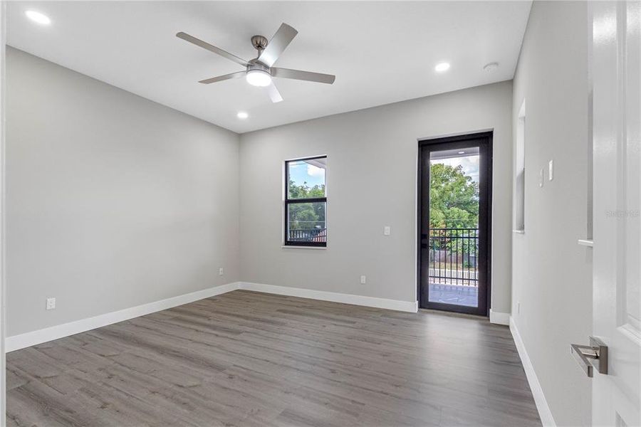 Spacious, unfurnished interior of a new home in , Tampa (Image 35).