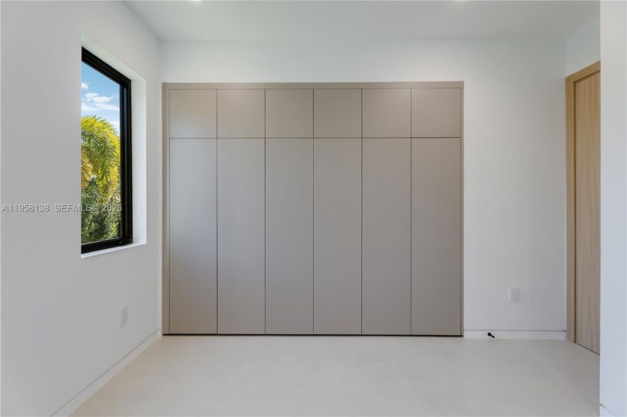 Spacious, unfurnished interior of a new home in , Miami (Image 58).