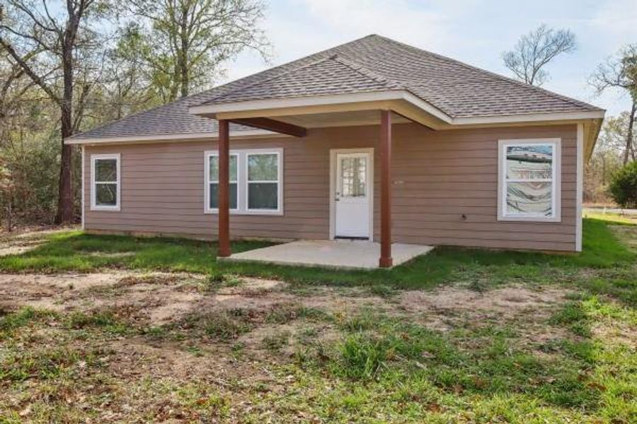 Experience tranquil outdoor living on the inviting back porch, ideal for relaxation and entertaining. Experience tranquil outdoor living on the inviting back porch, ideal for relaxation and entertaining.