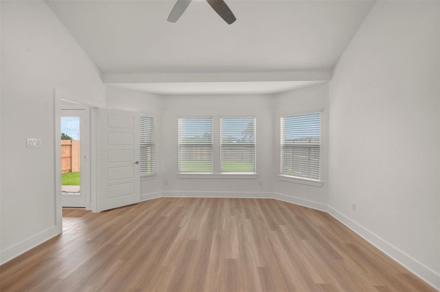 Spacious, unfurnished interior of a new home in Summerview, Fulshear (Image 17). Spacious, unfurnished interior of a new home in Summerview, Fulshear (Image 17).
