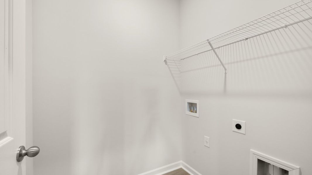 Representative unfurnished interior of a home built from the Cali by D.R. Horton in Sheffield Highlands, Dallas (Image 39).