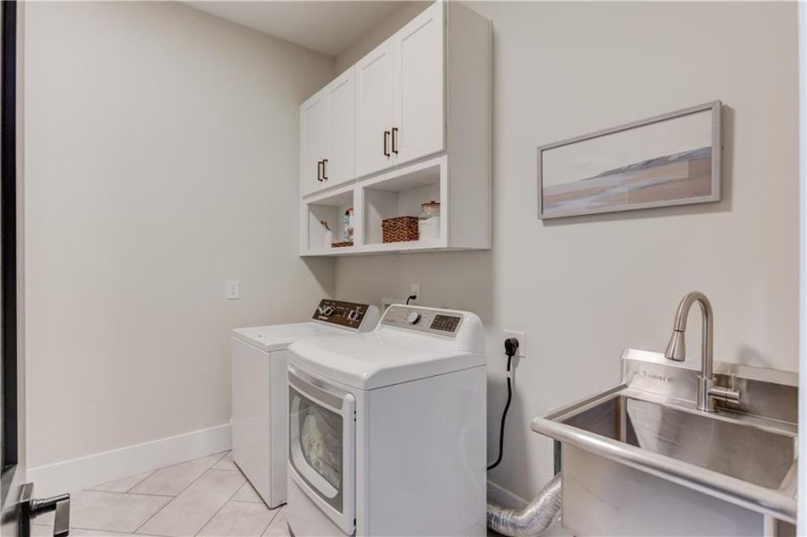 Furnished interior view inside a new home in , Suwanee (Image 35).