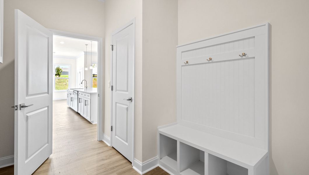 Spacious, unfurnished interior of a new home in Sycamore Cove, Woodruff (Image 24).