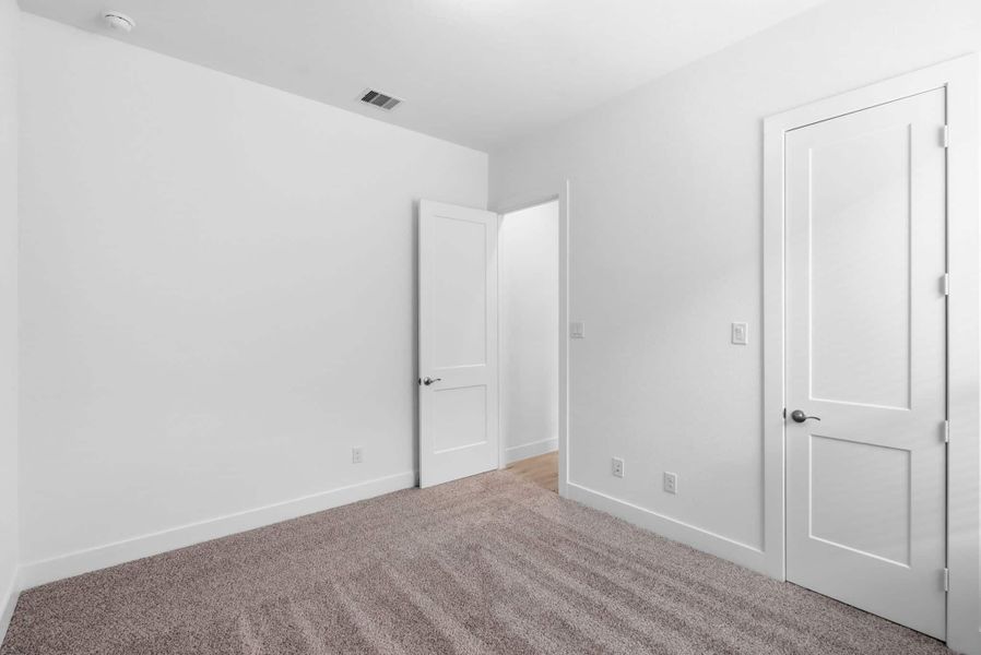 Spacious, unfurnished interior of a new home in Wood Leaf Reserve, Tomball (Image 21).