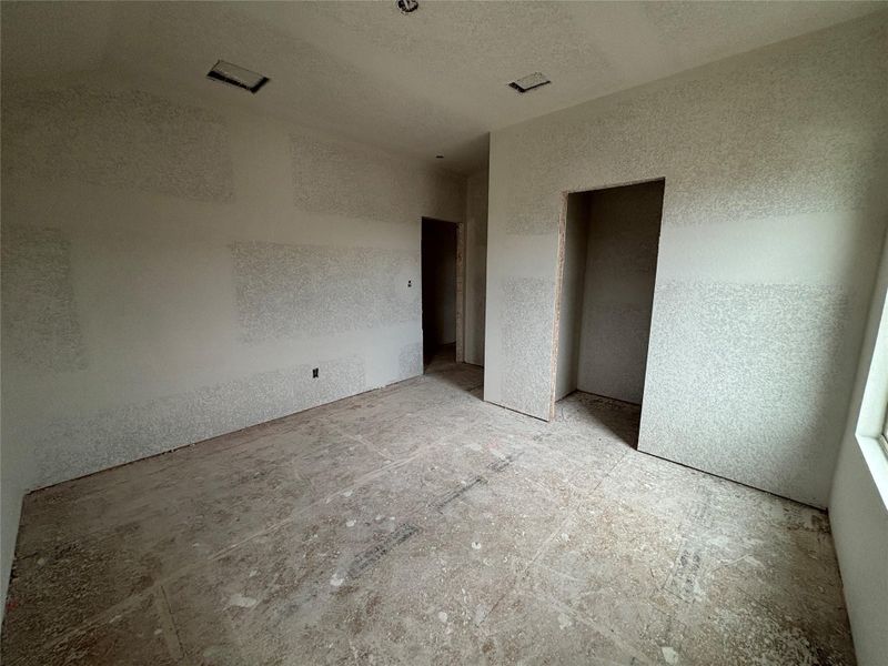 Spacious, unfurnished interior of a new home in Berry Creek Highlands, Georgetown (Image 22).