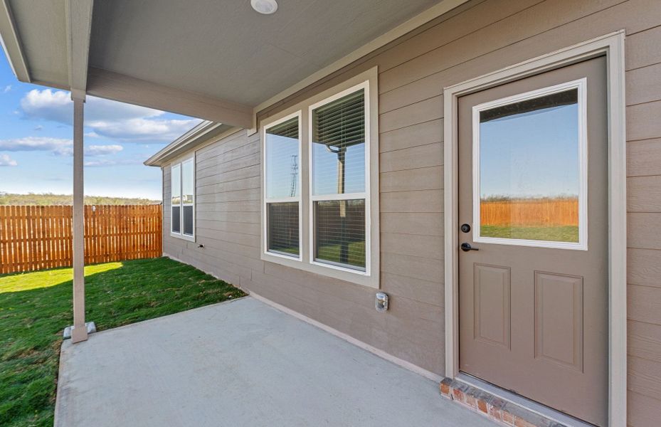 Exterior details and patio area of a home in Lagos, Manor (Image 25).