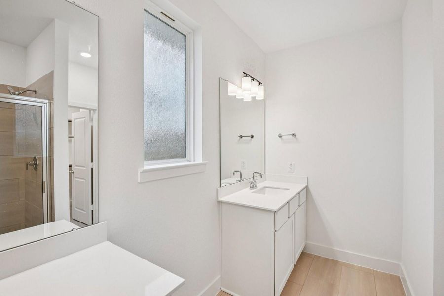 21522 Berry Crest Primary Bath 21522 Berry Crest Primary Bath