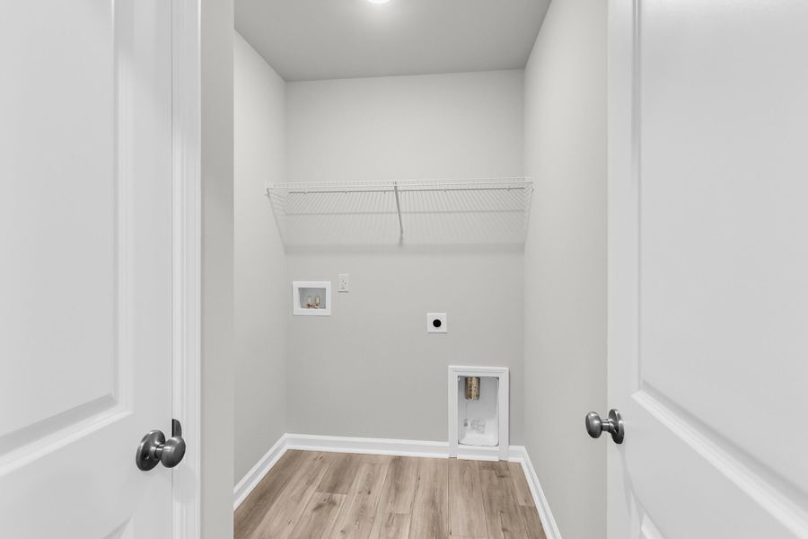 Spacious, unfurnished interior of a new home in Central Creek, Goose Creek (Image 24).