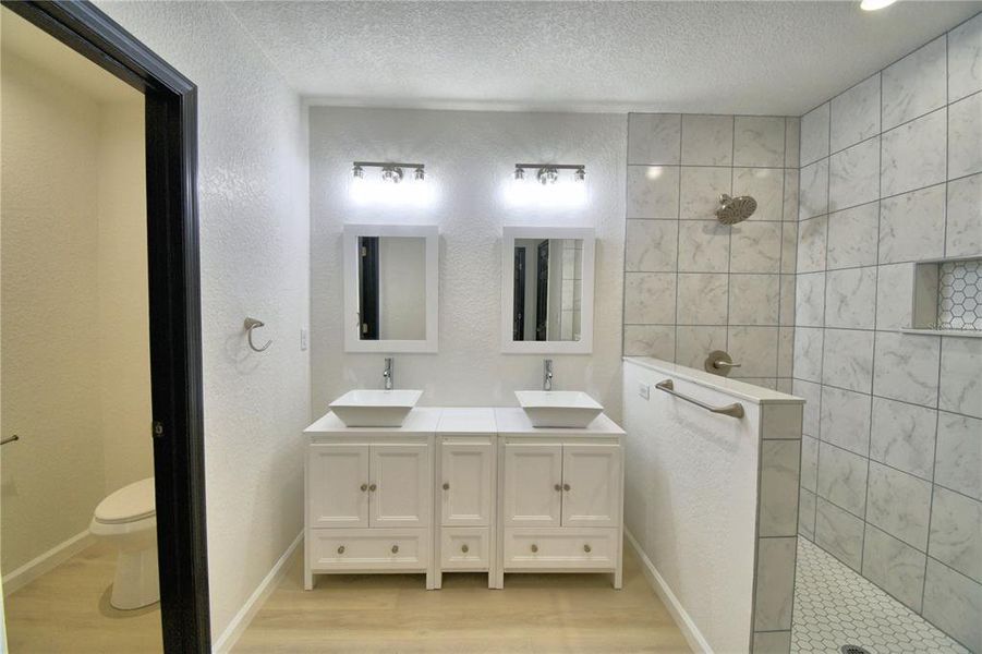Furnished interior view inside a new home in , Avon Park (Image 8).