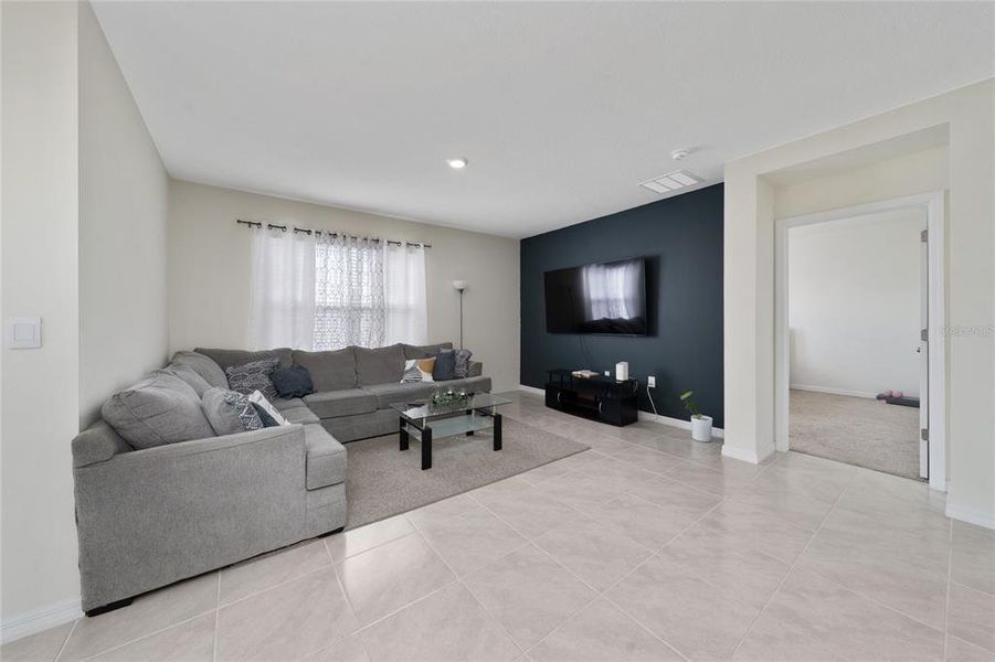 Furnished interior view inside a new home in , Umatilla (Image 14).