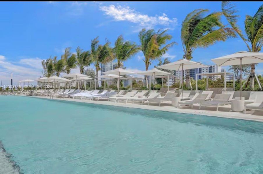 Community amenities in , Miami Beach (Image 33).