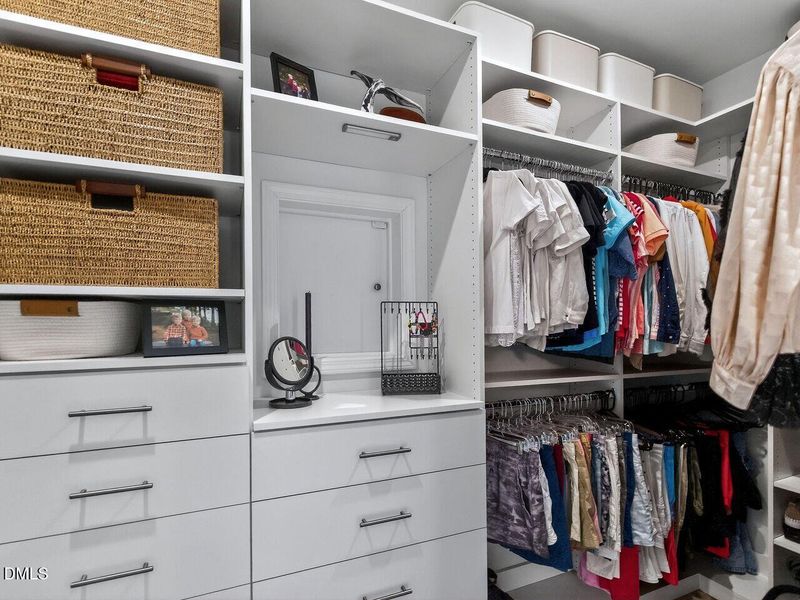 026-1280x960-primary-closet 026-1280x960-primary-closet