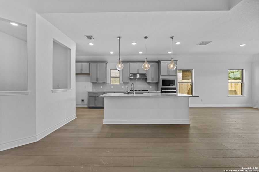 Spacious, unfurnished interior of a new home in Davis Ranch, San Antonio (Image 6). Spacious, unfurnished interior of a new home in Davis Ranch, San Antonio (Image 6).