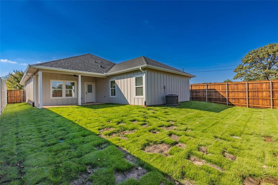 Exterior details and patio area of a home in , Sulphur Springs (Image 3).