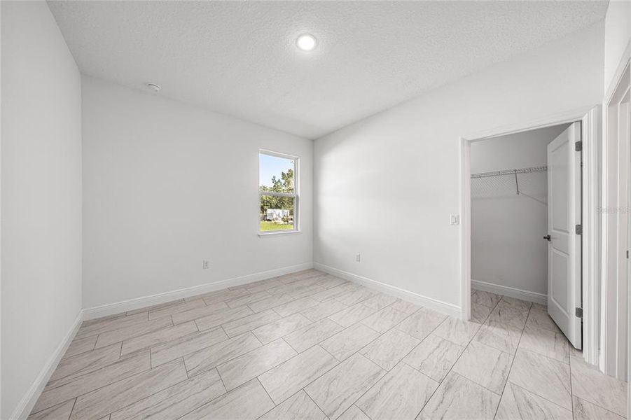 Spacious, unfurnished interior of a new home in , Ocala (Image 24).