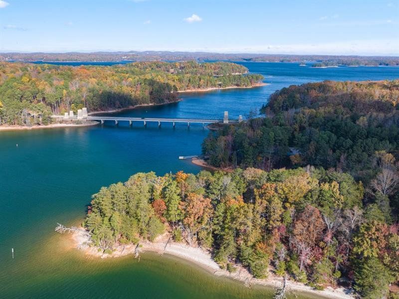 Image 54 of a home in Waypoint.