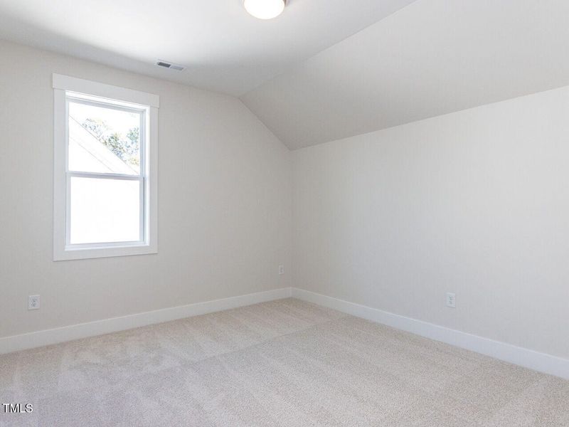 032-1280x960-bedroom