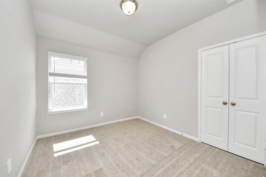 Spacious, unfurnished interior of a new home in Montgomery Ridge: Landmark Collection, Montgomery (Image 40).