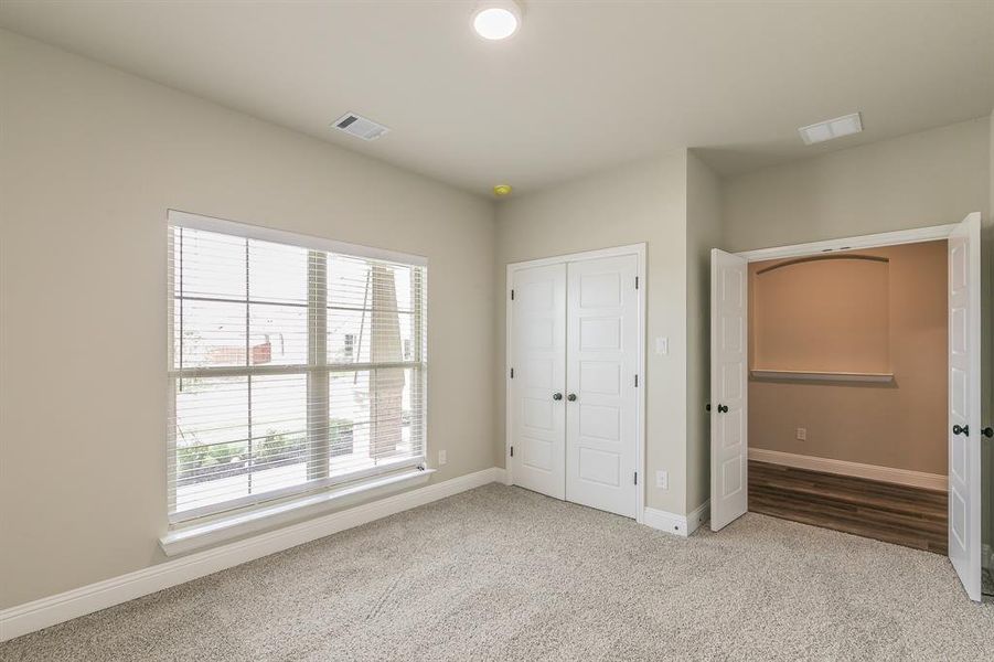 Spacious, unfurnished interior of a new home in , Alvarado (Image 13).