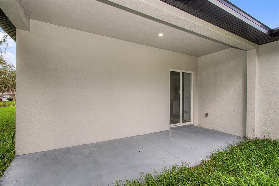 Exterior details and patio area of a home in , Ocala (Image 35).