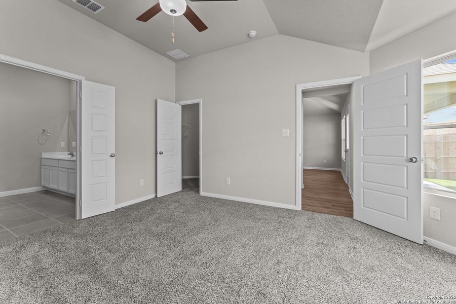 Spacious, unfurnished interior of a new home in Hunters Ranch, San Antonio (Image 14). Spacious, unfurnished interior of a new home in Hunters Ranch, San Antonio (Image 14).