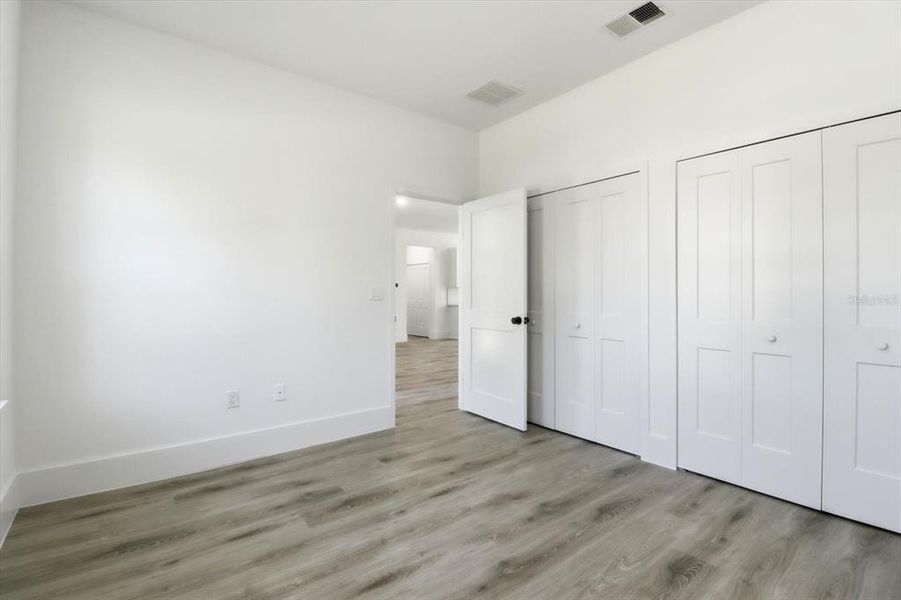 Spacious, unfurnished interior of a new home in , Citrus Springs (Image 28).