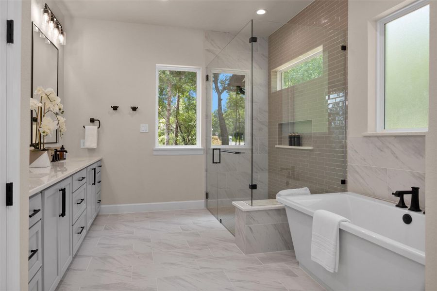 The spa-like en-suite bath isdesigned to impress featuring adouble vanity with quartzcountertops, a walk-in framelessglass shower with built-in nichesand a freestanding tub.