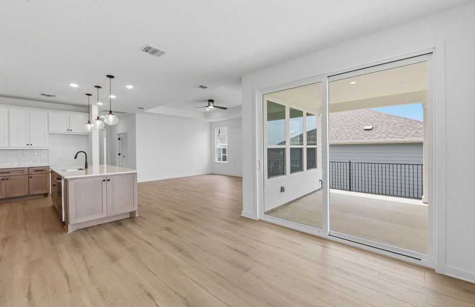 Spacious, unfurnished interior of a new home in Sun City Texas, Georgetown (Image 36).