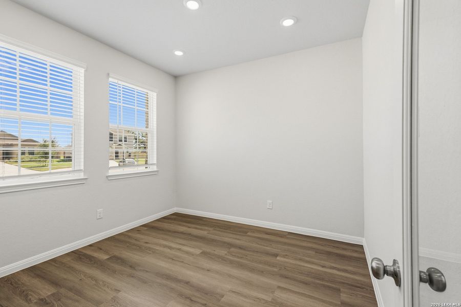Spacious, unfurnished interior of a new home in Cinco Lakes, San Antonio (Image 17).