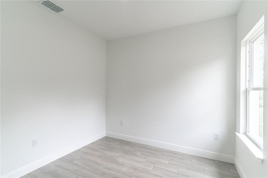 Spacious, unfurnished interior of a new home in , Ocala (Image 10).