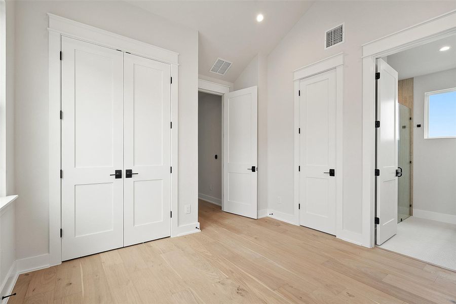 Spacious, unfurnished interior of a new home in , Austin (Image 8).