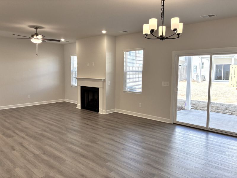 Spacious, unfurnished interior of a new home in Holly Ridge, Greenville (Image 20).