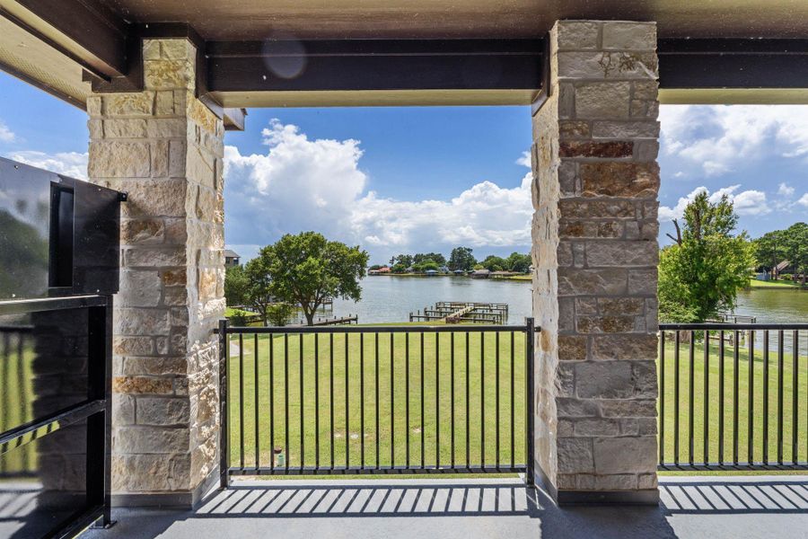 Exterior details and patio area of a home in , Onalaska (Image 18).