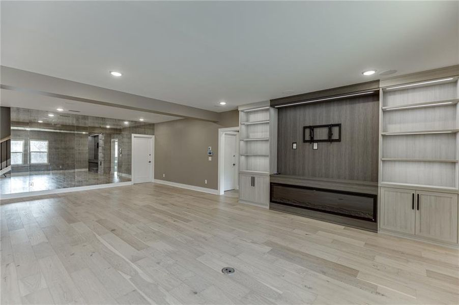 Spacious, unfurnished interior of a new home in The Retreat at Sterling on the Lake 48', Flowery Branch (Image 40).