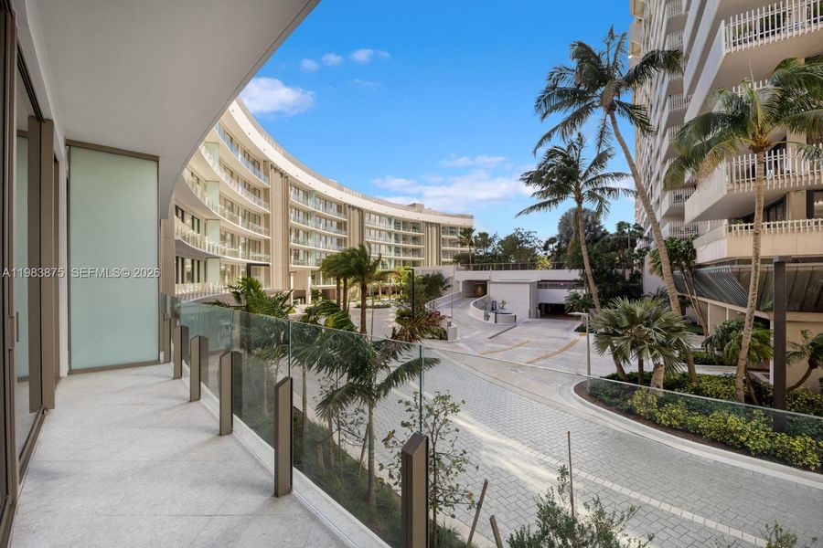 Condo located in Miami, FL showcasing its design and architecture (Image 33).