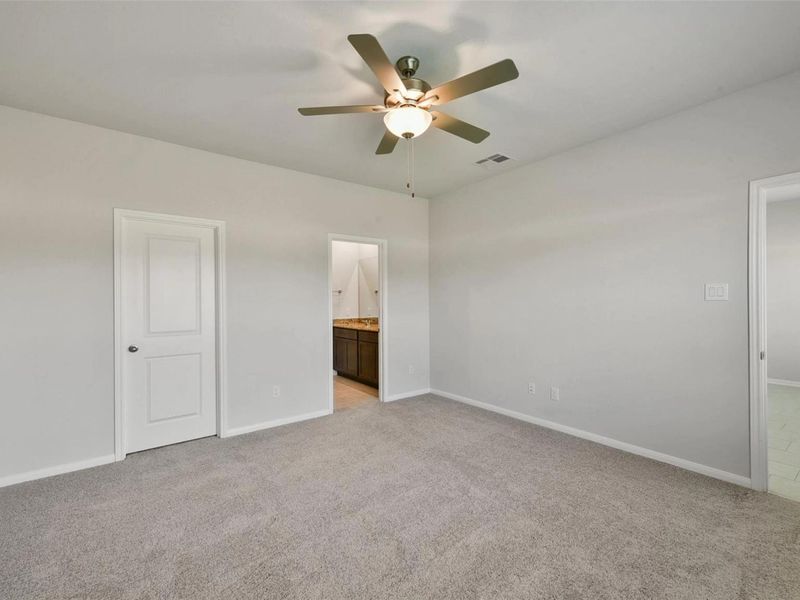 Spacious, unfurnished interior of a new home in The Villages at WestPointe, Dayton (Image 21).