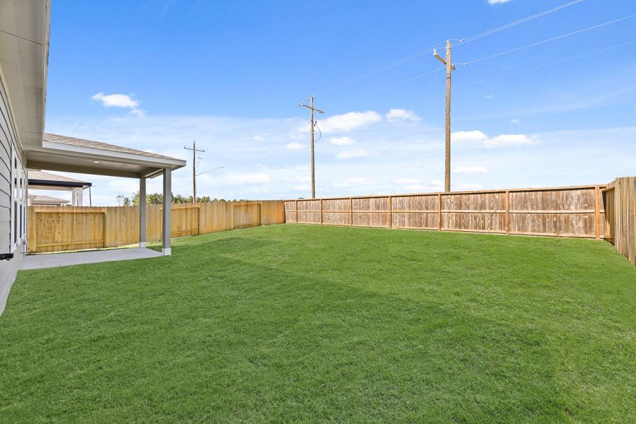 Exterior details and patio area of a home in Magnolia Springs, Montgomery (Image 3).