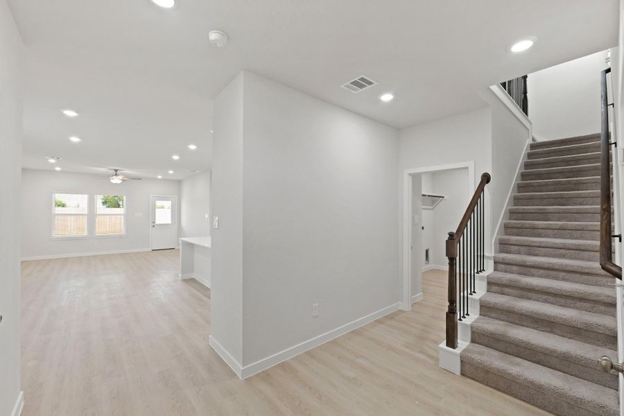 Spacious, unfurnished interior of a new home in River Ranch Trails, Dayton (Image 22).