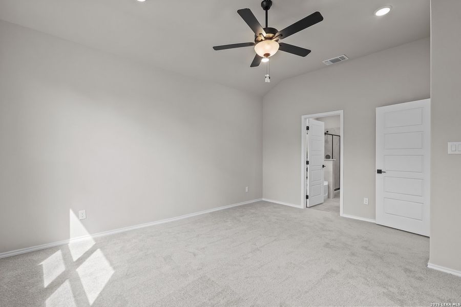 Spacious, unfurnished interior of a new home in Royal Crest, San Antonio (Image 25).