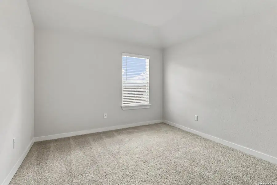 Spacious, unfurnished interior of a new home in Hunters Ranch, San Antonio (Image 11).