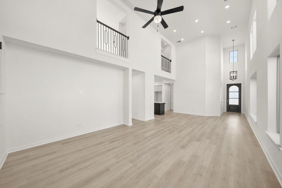 Almost 19" of straight air in this living and dining space!